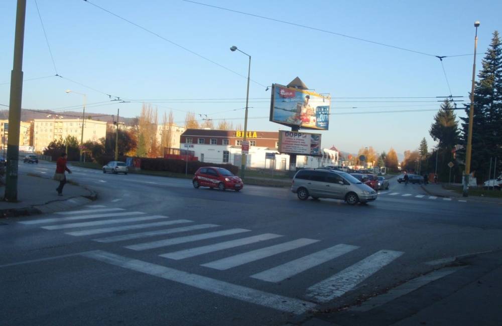Foto: Križovatku pri veľkogarážach čakajú zmeny, mesto plánuje upraviť vodorovné značenie na uliciach