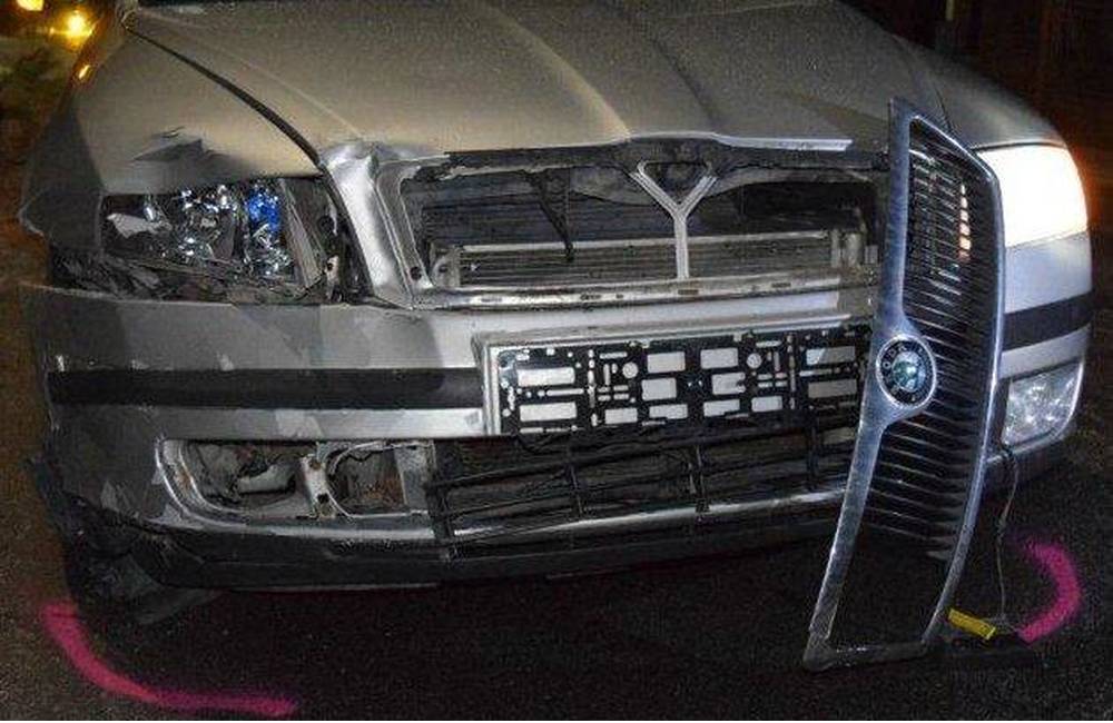 Foto: 18-ročný vodič z Námestova narazil autom do dvoch chodcov, jeden zraneniam podľahol