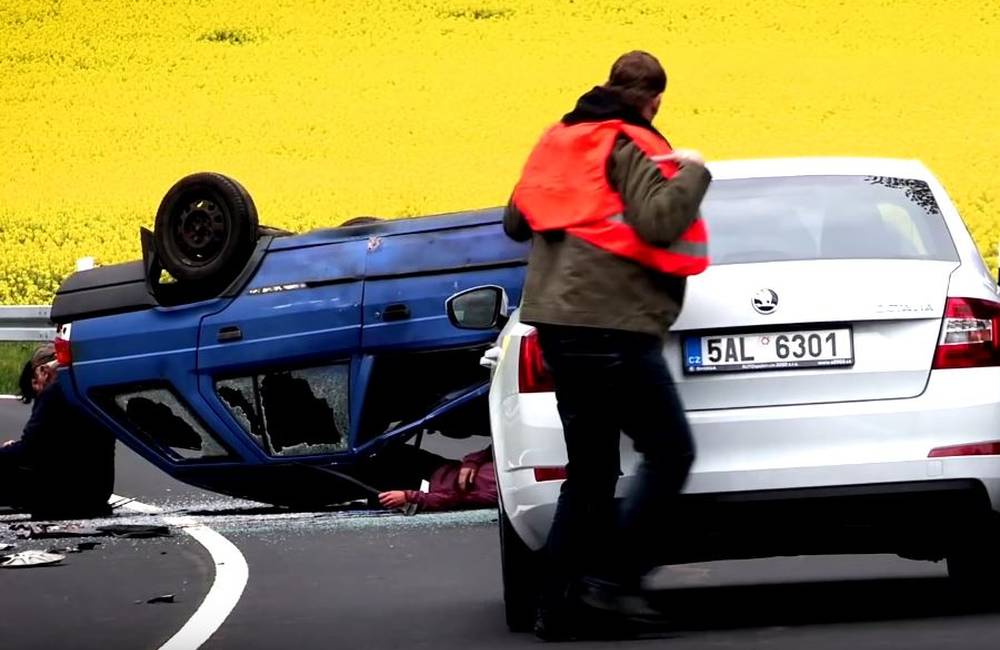 Foto: VIDEO: Ako správne postupovať a zachrániť ľudský život, keď prídete k autonehode?