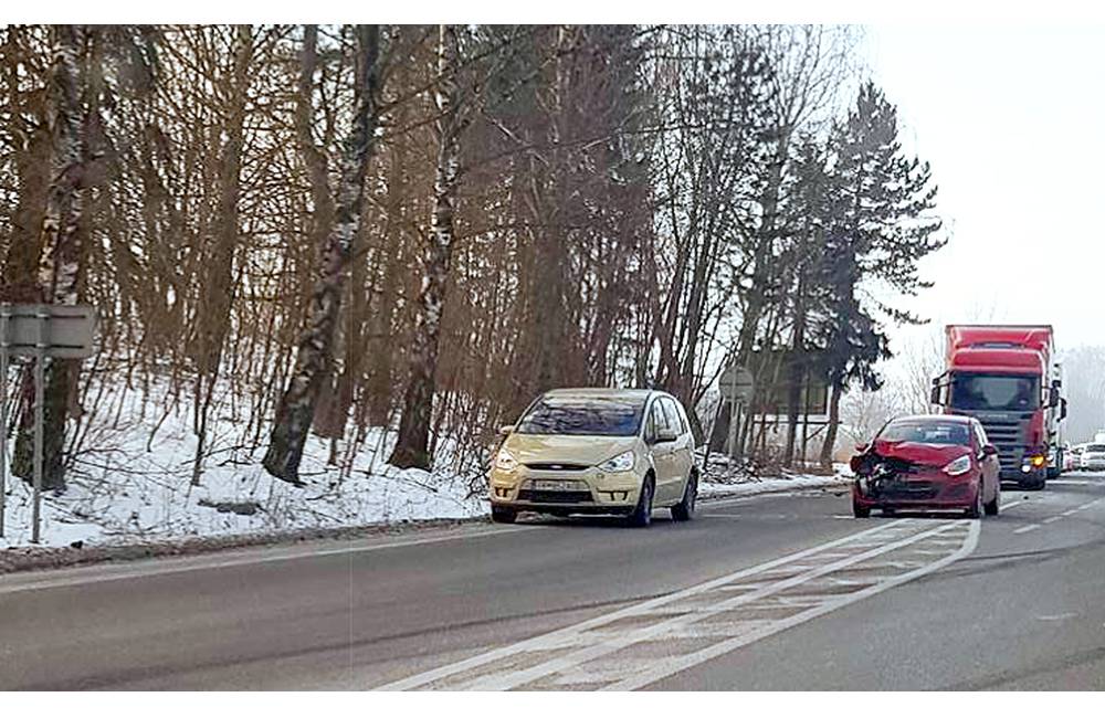 Foto: AKTUÁLNE: Pri Stráňavách sa stala dopravná nehoda, tvoria sa kolóny až po hypertesco