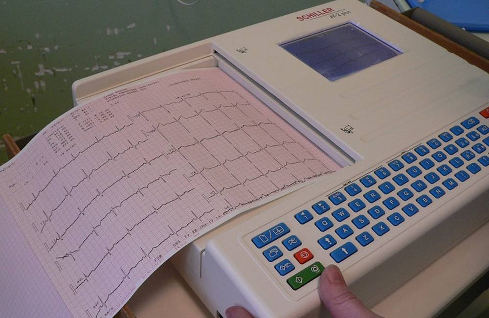 Foto: Chirurgické oddelenie žilinskej nemocnice dostalo od firmy Doprastav nový EKG prístroj