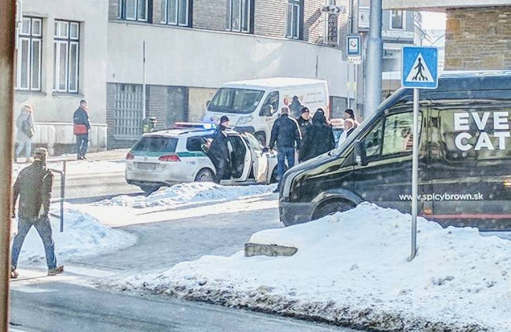 Foto: Chodec vstúpil na priechod tesne pred autoškolu, po zatrúbení nadával a privolal políciu