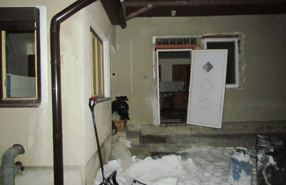 Foto: V Turčianskych Tepliciach vybuchla plynová bomba v rodinnom dome, zranili sa 3 osoby