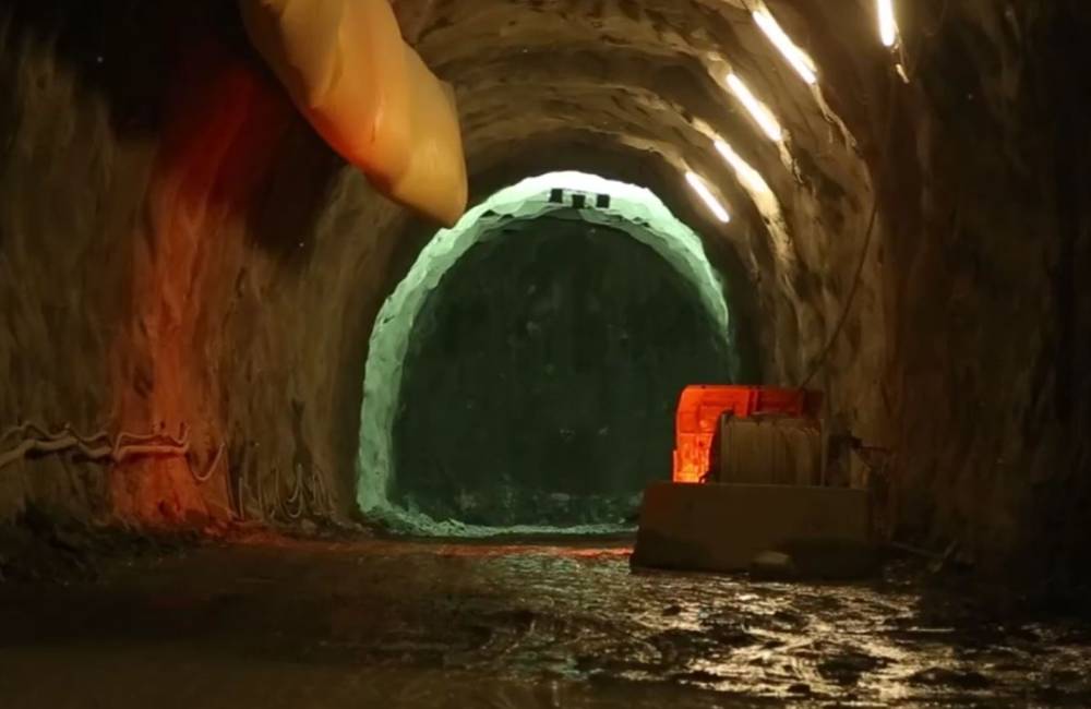 Foto: Video z tunela Višňové zachytáva prácu baníkov aj odstrel skaly
