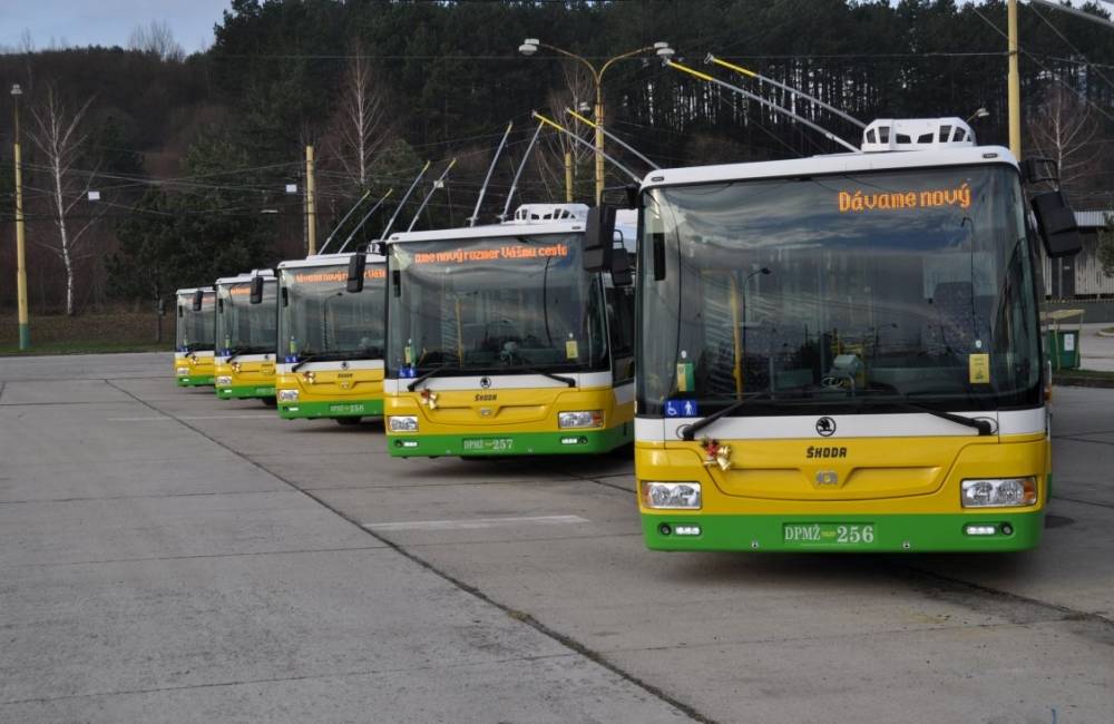 Foto: Meškania autobusov mestskej hromadnej dopravy? Môže za ne hustá premávka, nie noví vodiči DPMŽ