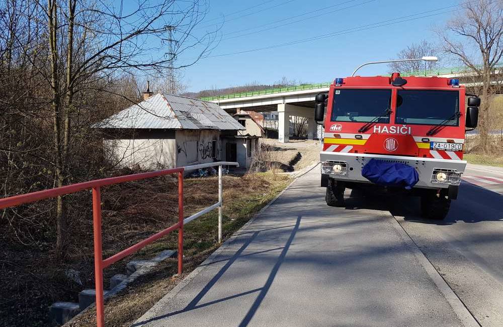 Aktuálne: Neznámy páchateľ spôsobil požiar pri Rosinskej ceste a v areáli gymnázia Varšavská
