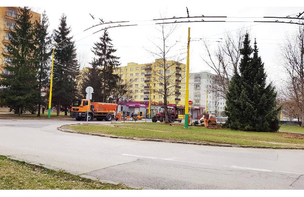 Foto: Medzi zastávkami Matice Slovenskej budujú nový chodník, súčasťou budú aj priechody pre chodcov