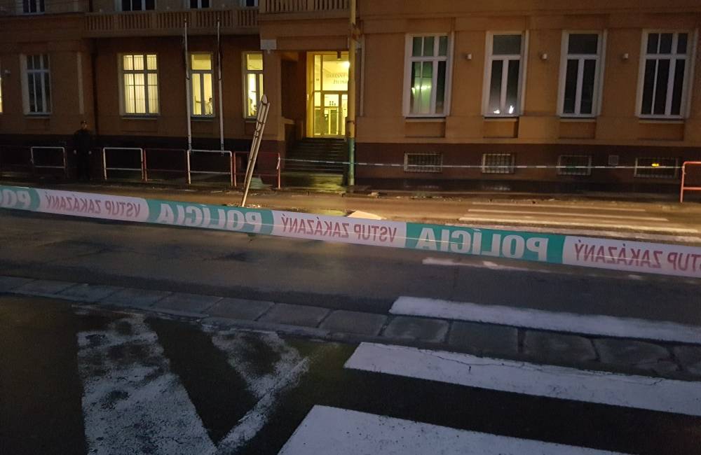 Foto: Okresný súd v Žiline a jeho okolie uzavrela polícia pre bombovú hrozbu
