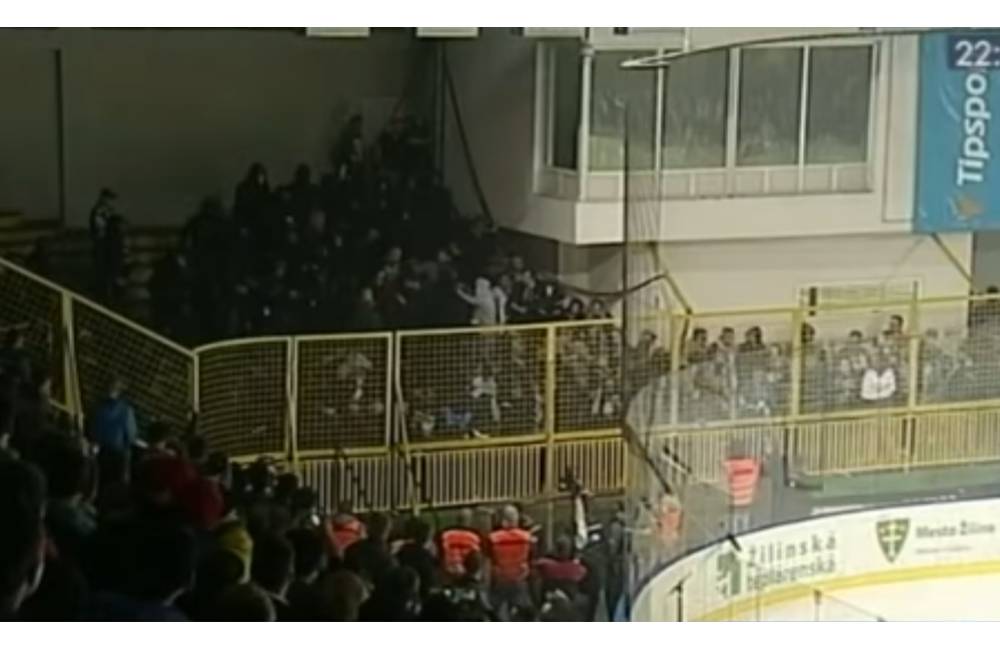 Foto: VIDEO: K incidentu na hokejovom zápase sa vyjadrili aj z HK Nitra, fanúšik má doživotný zákaz