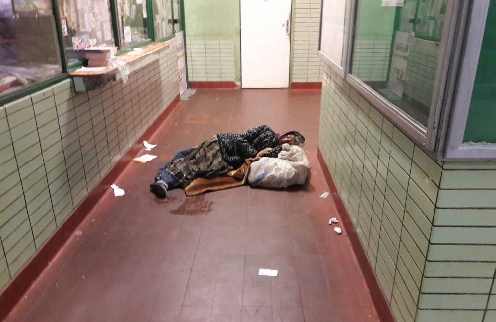Foto: ŽSR idú rázne riešiť problém s neprispôsobivými občanmi na stanici v Žiline