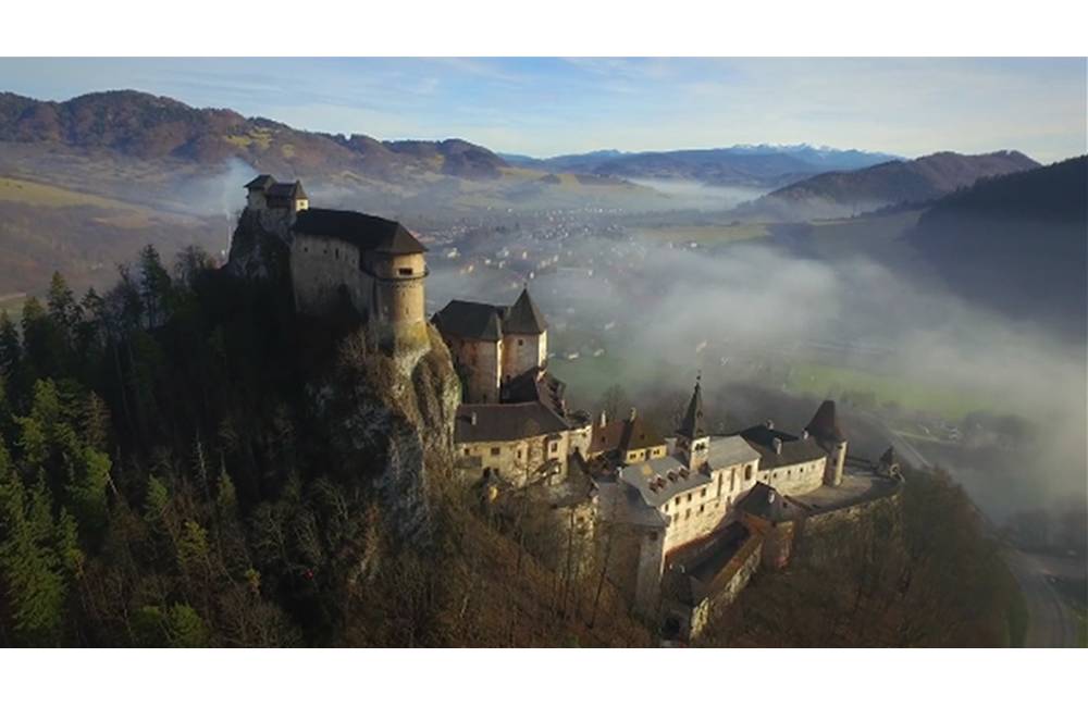 Známy americký kameraman natočil úchvatné video Oravského hradu z výšky