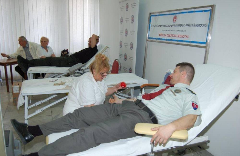 Foto: Policajná kvapka krvi 2017: Žilinskí policajti dnes spolu darovali viac ako 21 litrov krvi