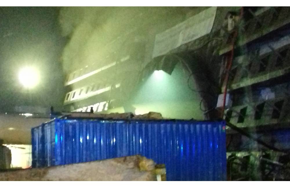 Foto: Pri včerajšom požiari v tuneli Višňové bolo zablokovaných 17 osôb, jedna osoba sa nadýchala splodín