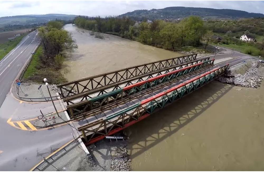 Foto: Dočasné mosty vo Vraní majú zbúrať už 30. júna, obyvatelia spisujú petíciu za ich zachovanie