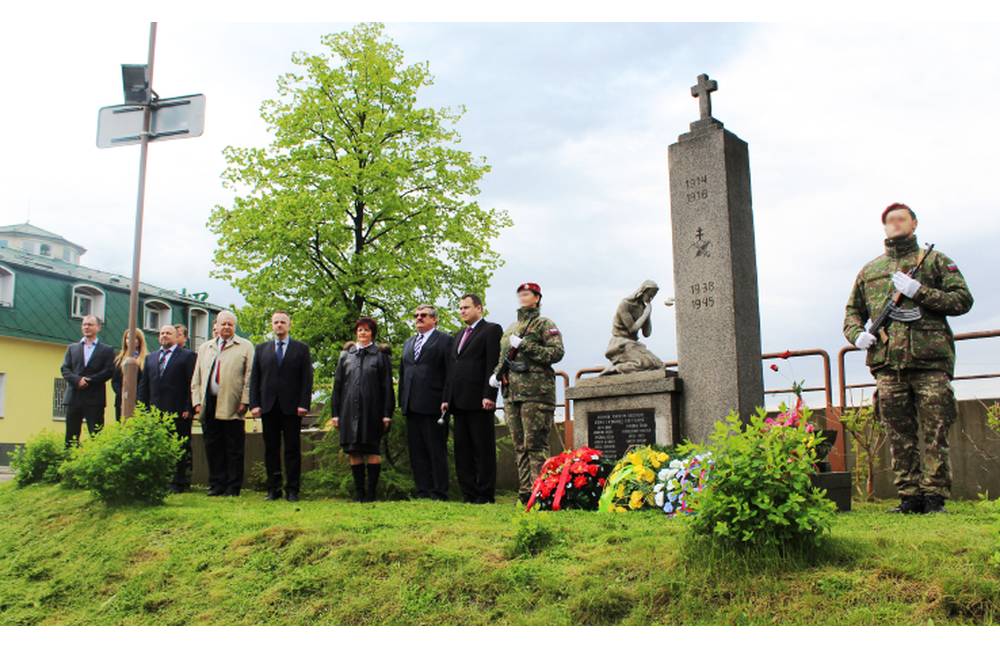 Foto: V Budatíne si uctili padlých vojakov, ktorí bojovali za mier v II. svetovej vojne