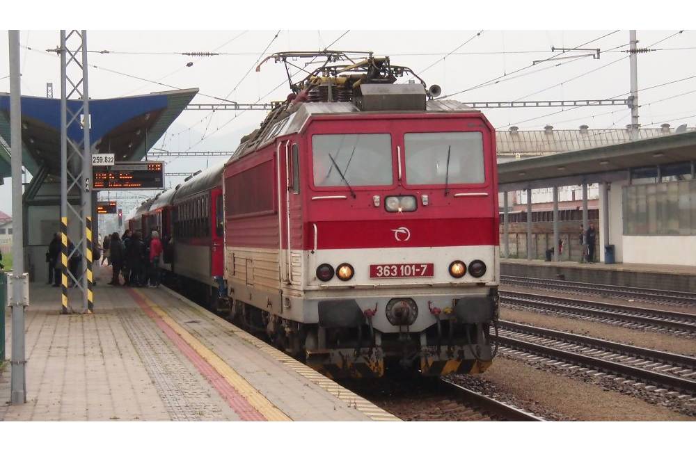 Na železničnej trati Žilina - Čadca budú vymieňať podvaly, cestujúci sa musia pripraviť na výluky