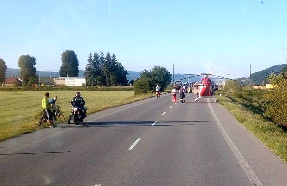 Foto: Pri Bytči došlo k vážnej nehode motorkára, ktorý narazil do traktora, zasahuje aj vrtuľník
