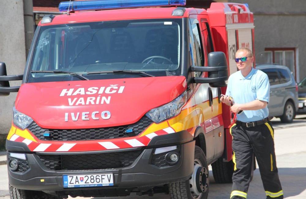 Foto: Vo Varíne horela stará budova píly, zasahovali hasiči z obce aj zo Žiliny
