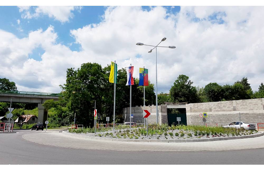 Foto: Žilinský samosprávny kraj a mesto Žilina oficiálne ukončili výstavbu kruhového objazdu pri Celulózke