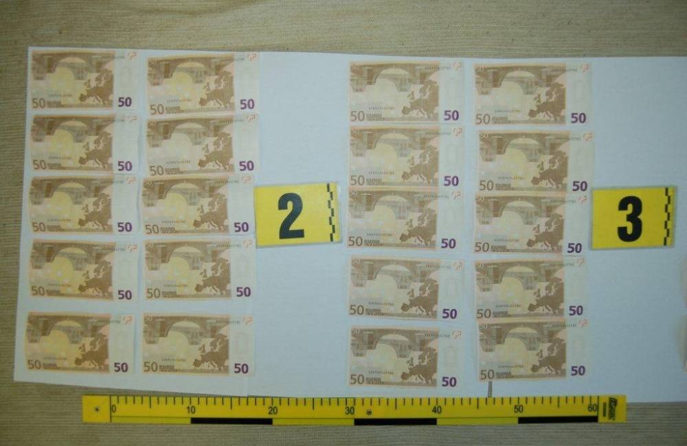 Foto: Polícia zadržala dvoch Poliakov, ktorí dávali do obehu falošné bankovky