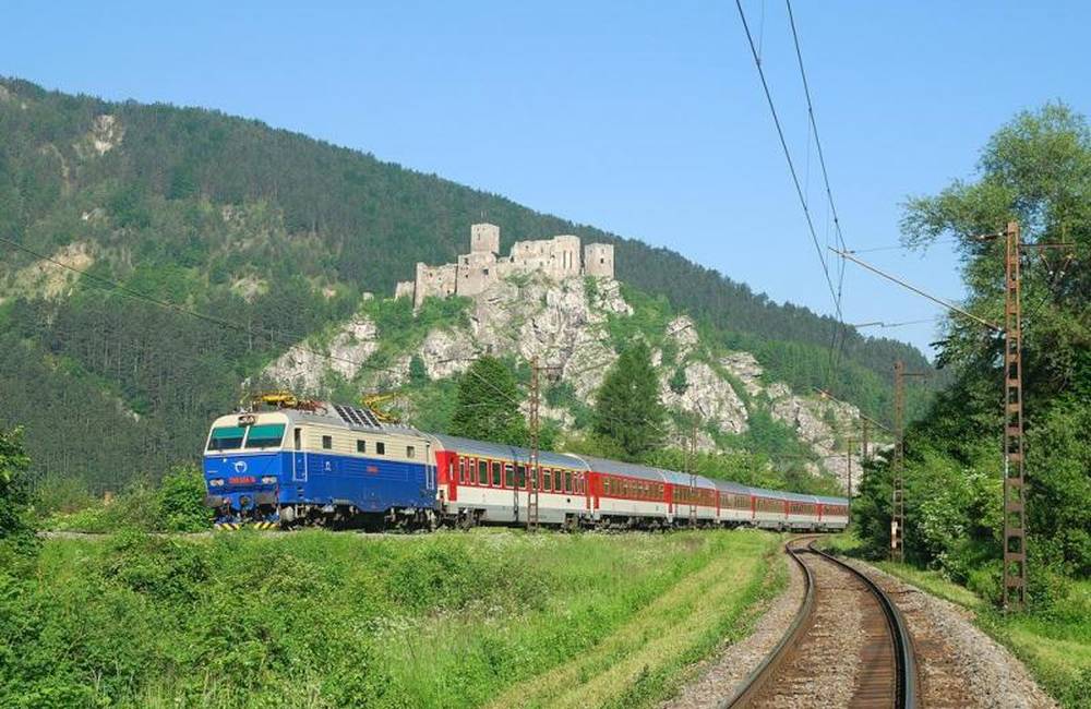 Foto: V súvislosti s uzávierkou cesty pod Strečnom zaviedli ŽSR mimoriadne vlakové spojenia