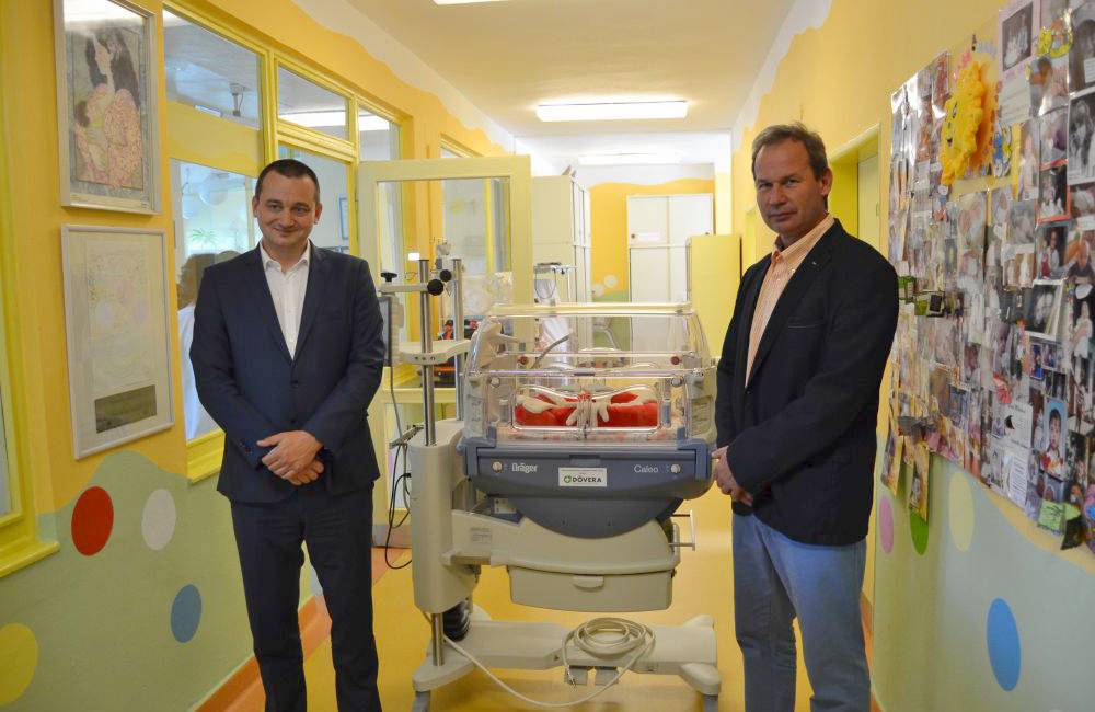 Novorodenecké oddelenie FNsP Žilina dostalo nový inkubátor, pomáha nedonoseným novorodencom