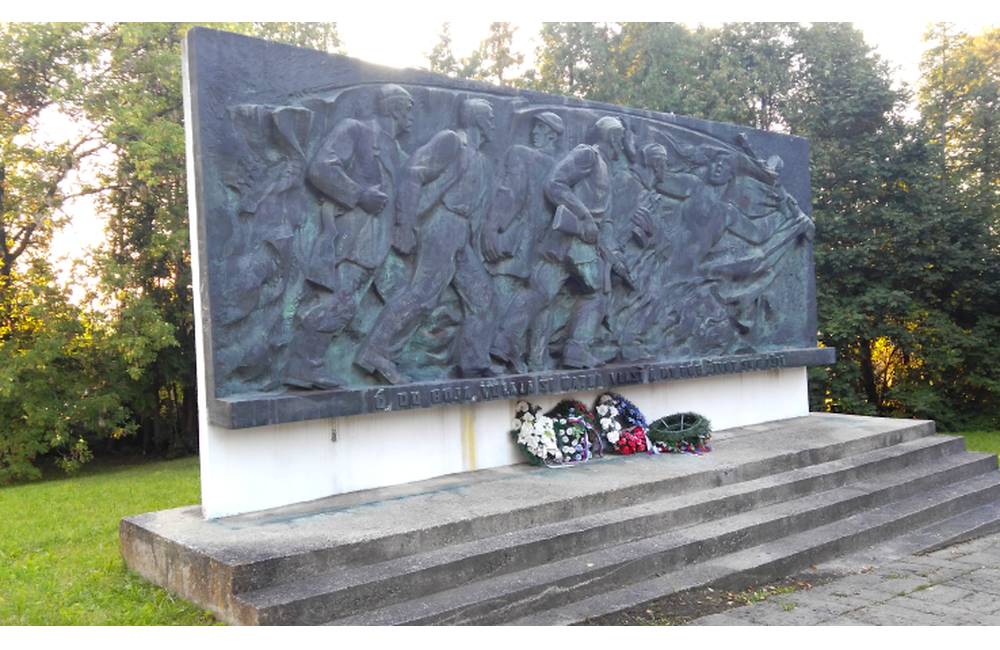 Pamätník SNP na Bôriku bol predstavený v roku 1979, bronzový reliéf odlievali v Gliwiciach