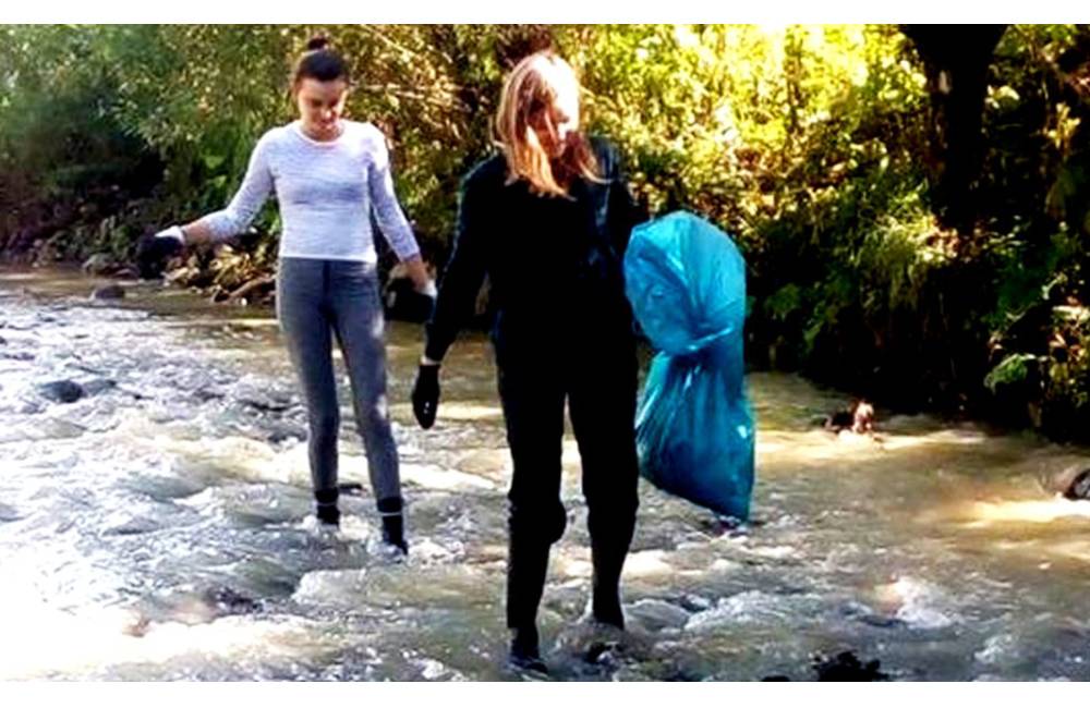 Študenti Žilinskej univerzity pomáhali v Poloninách čistiť vodné toky a turistické chodníky
