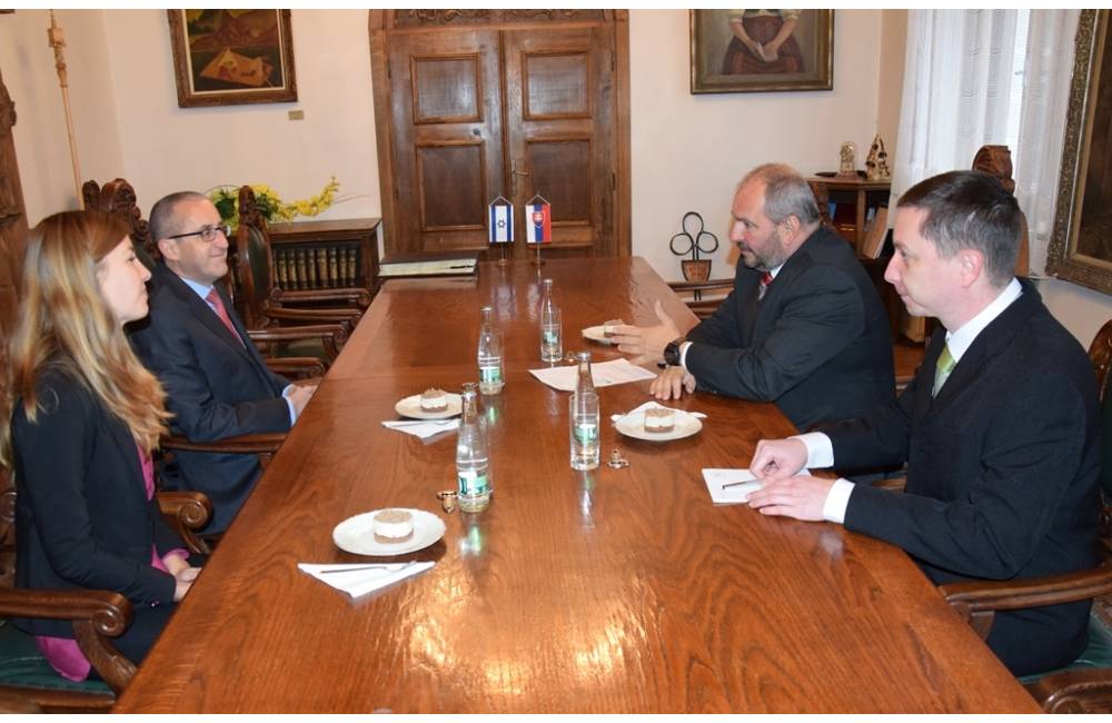 Foto: Žilinu dnes navštívil veľvyslanec Izraela, s primátorom diskutoval o možných spoluprácach