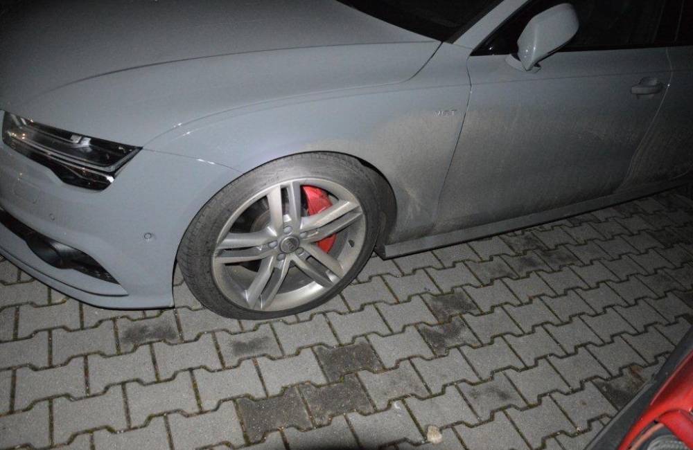 Neznámy páchateľ poškodil v Martine pneumatiky na 16 zaparkovaných vozidlách, spôsobil škodu 3000 €