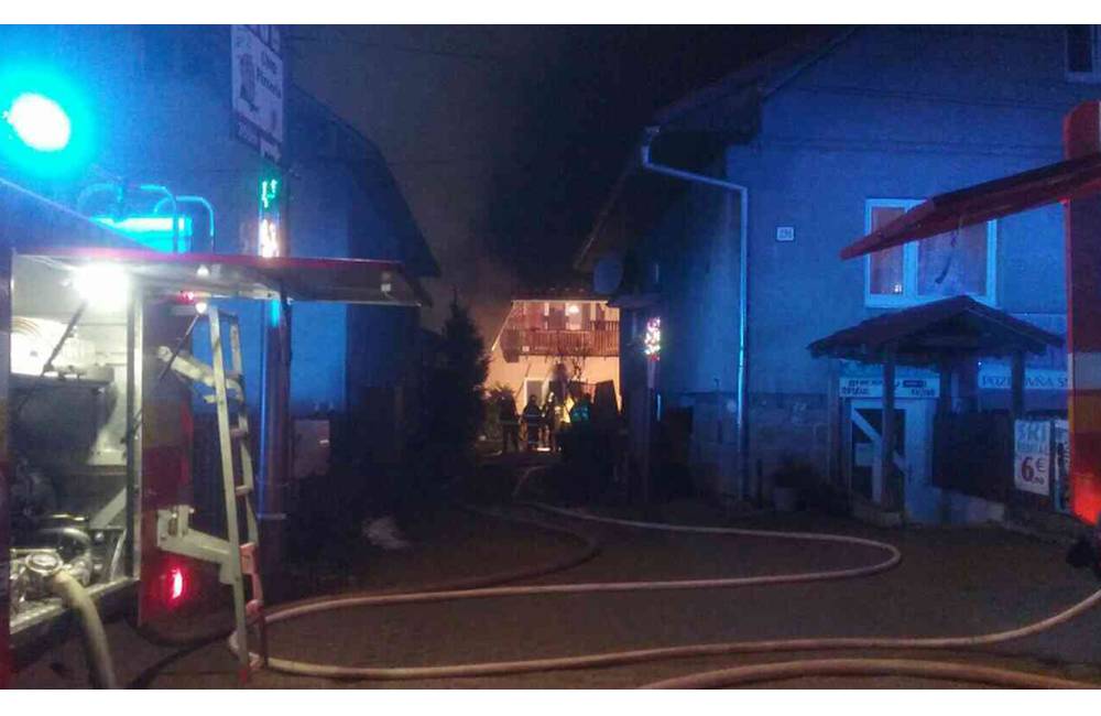 V Zuberci horela nadránom hospodárska budova, škoda je viac ako 50-tisíc eur