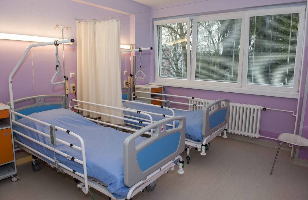 Nadácia KIA pokračuje v rekonštrukcii žilinskej nemocnice, obnovila ďalšie oddelenie a ambulancie