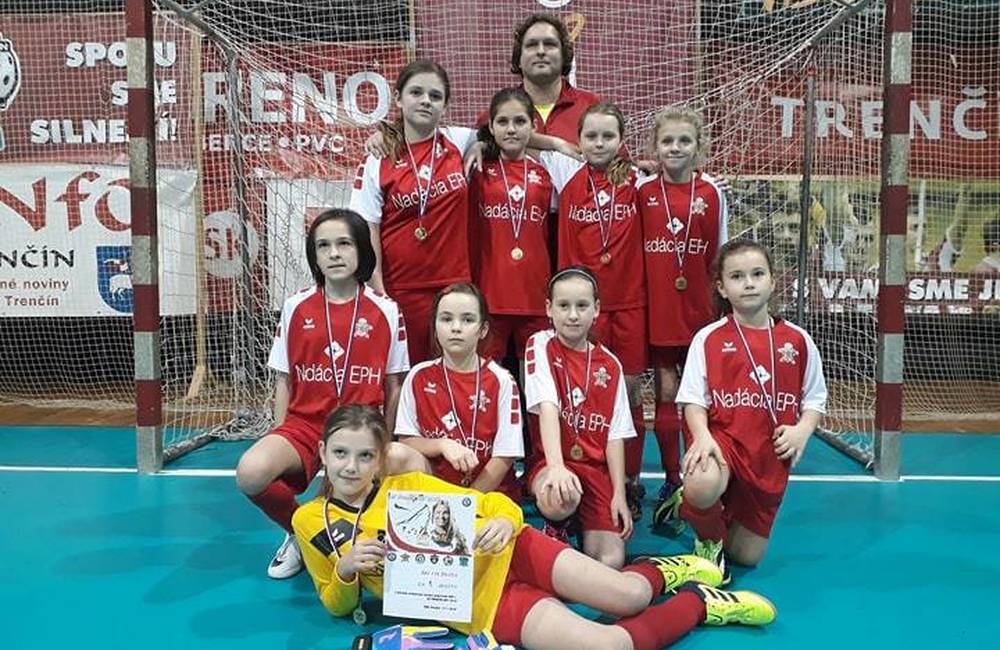 Foto: Najmladšie futbalistky ŠKF VIX Žilina vyhrali turnaj prípraviek v Trenčíne