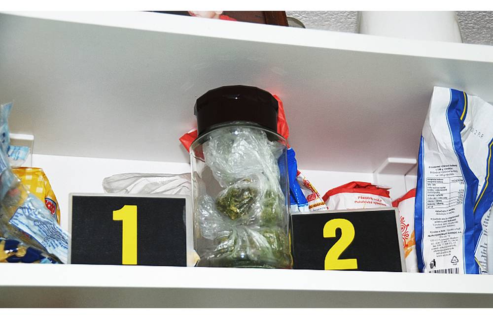 Foto: 31-ročný muž z Liptova prechovával doma viac ako 100 gramov marihuany, hrozí mu 10 rokov väzenia