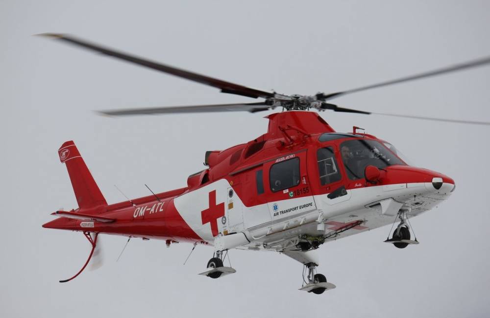 Leteckí záchranári zo Žiliny v utorok pomáhali dvom zraneným deťom v lyžiarskych strediskách