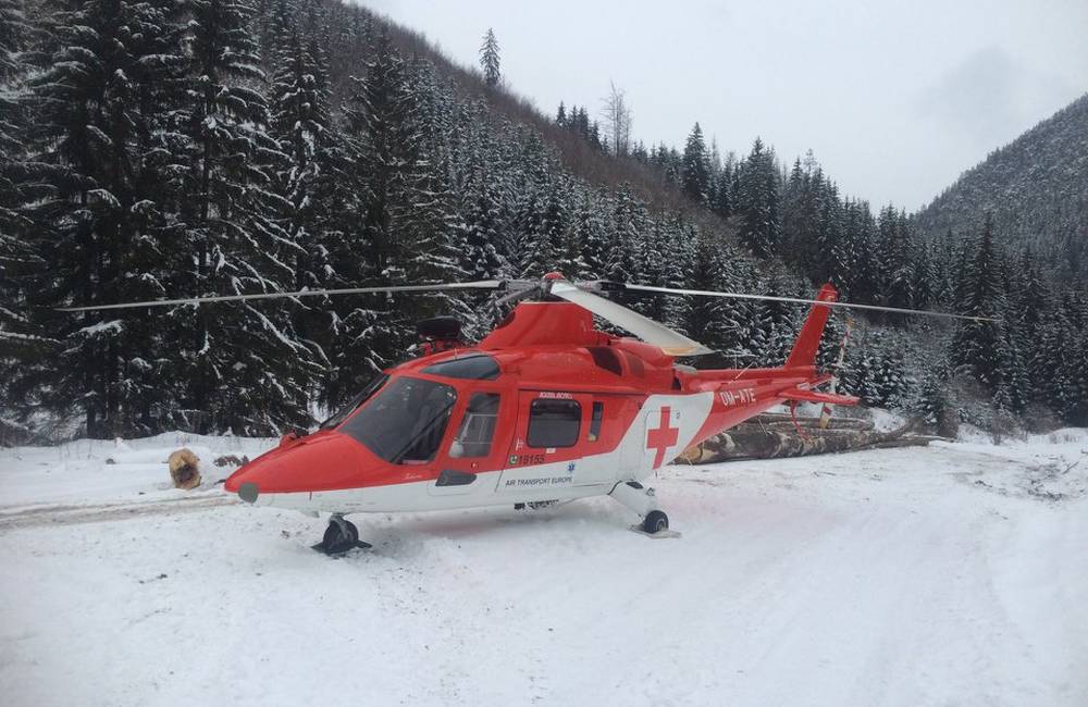 Leteckí záchranári opäť v akcii: 14-ročné dievča si po páde na snowboarde poranilo chrbticu