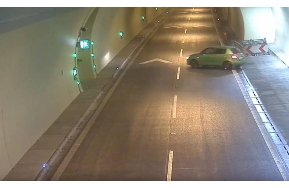 VIDEO: Ďalší kaskadér v tuneli Považský Chlmec, zle odbočil, tak sa vrátil do protismeru