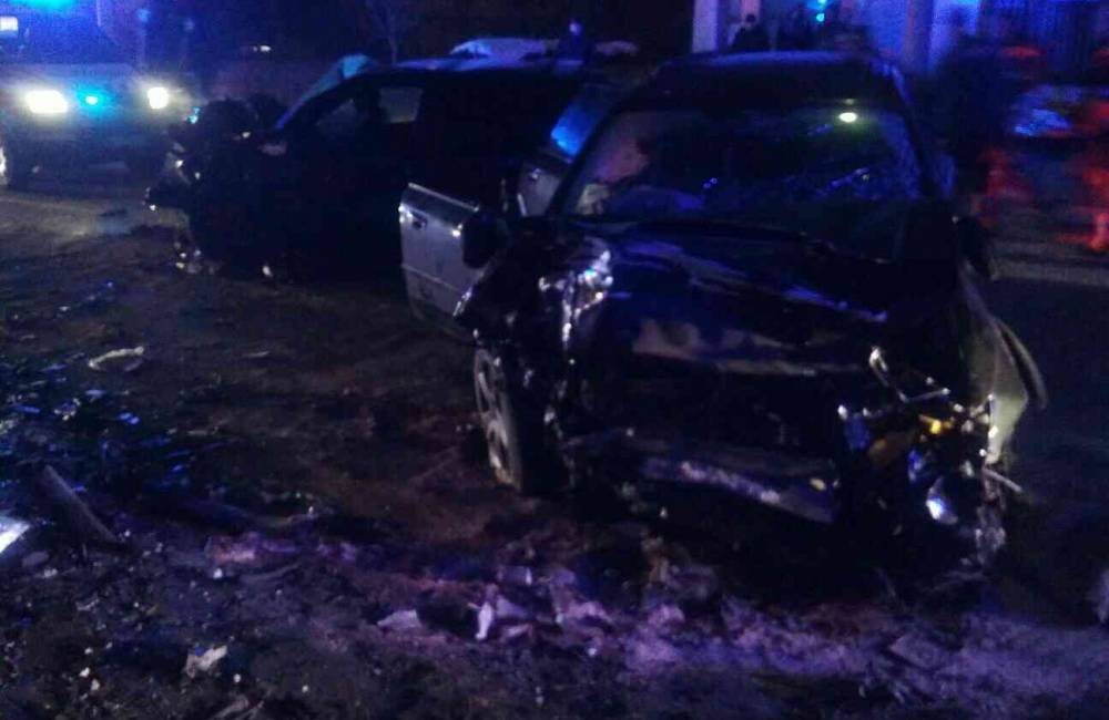 Foto: Pri dopravnej nehode v Trstenej pred polnocou sa zranili tri osoby