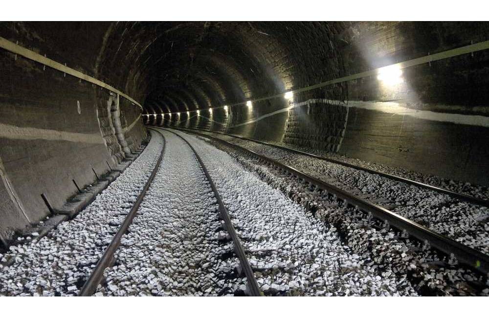 Na železničnej trati Varín - Vrútky prebiehajú výlukové práce, dôvodom je kontrola tunelov