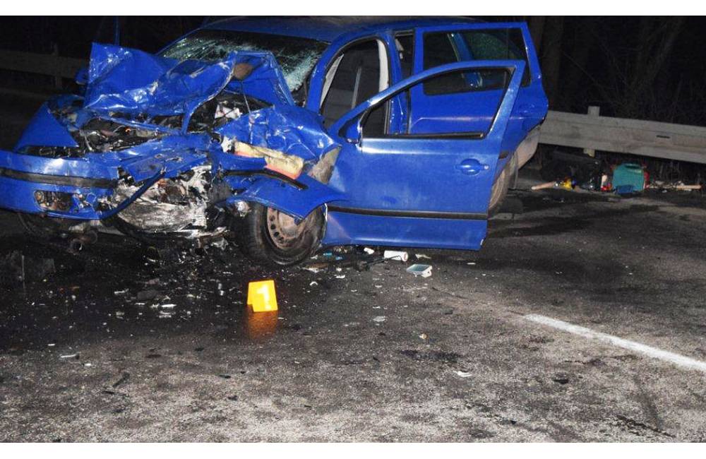 Na Orave došlo k vážnej nehode osobného vozidla a dodávky, predbežná škoda je 10-tisíc eur