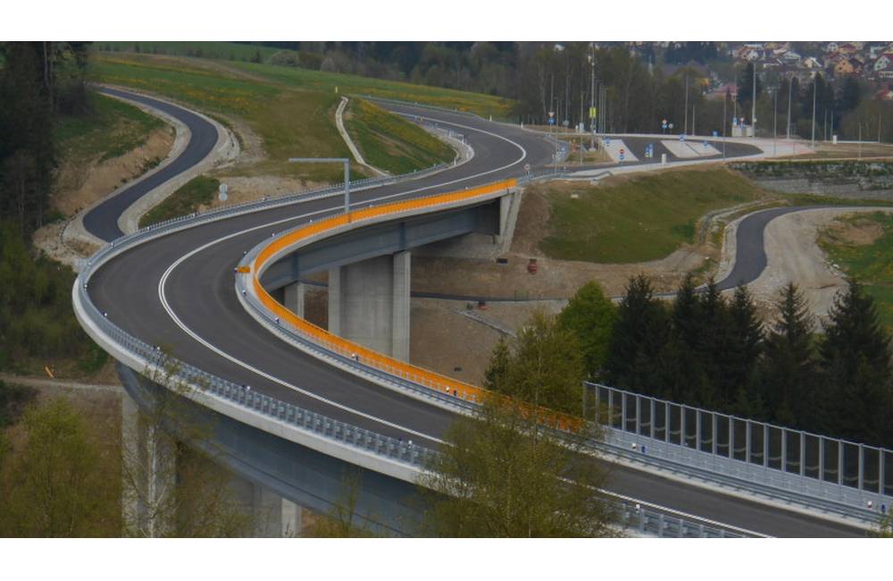 Foto: Od 1. apríla je spoplatnený úsek polovičnej diaľnice D3 Skalité - Svrčinovec