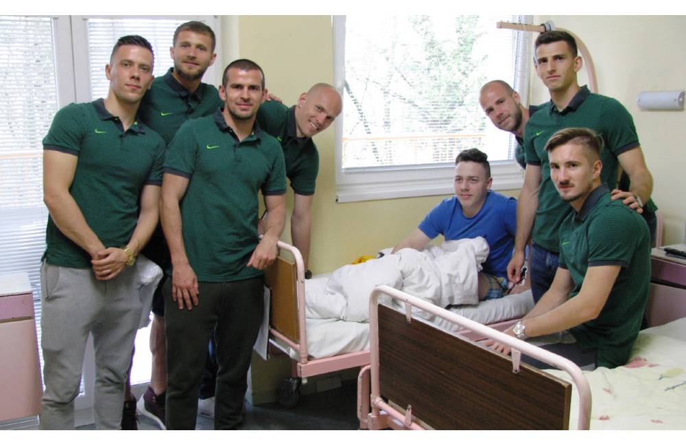 Futbalisti MŠK Žilina navštívili pacientov vo Fakultnej nemocnici s poliklinikou v Žiline