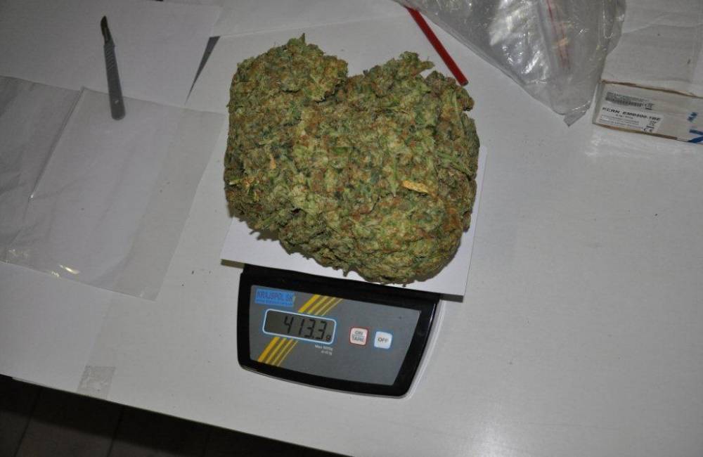Mladík z Liptovského Mikuláša mal v Čechách kúpiť 611 gramov marihuany pre slovenských užívateľov