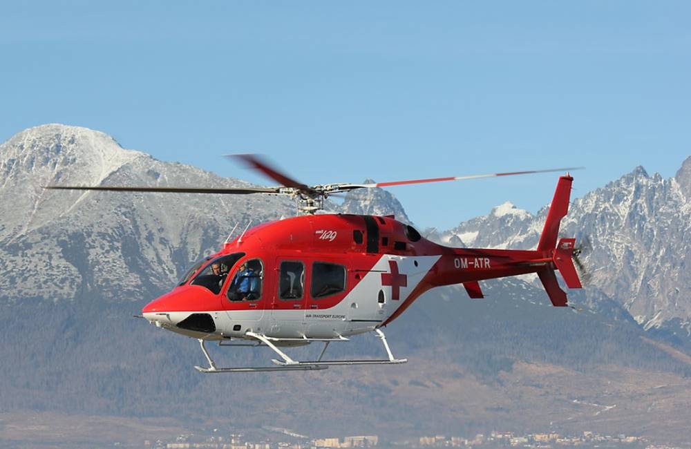 Foto: Pri úraze pilčíka vo Vadičove zasahoval vrtuľník, v stabilizovanom stave bol prevezený do Žiliny