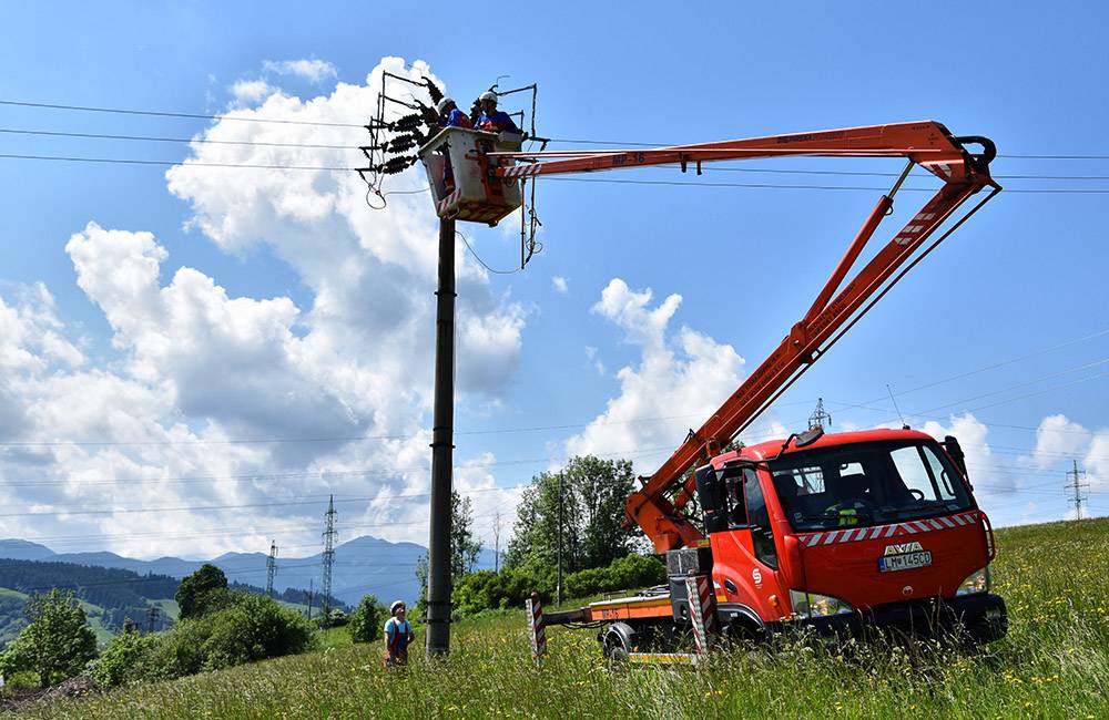 Kvôli opravám vedenia bude vypnutá elektrina na niekoľko hodín v štyroch obciach pri Žiline