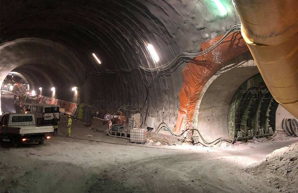 Foto: V tuneli Višňové zostáva menej než 450 metrov do prerazenia prvej rúry, odhaduje sa v auguste