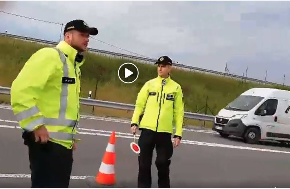 VIDEO: Konflikt vodičky s policajtmi pri kontrole dokladov na diaľnici D1, kto má pravdu?