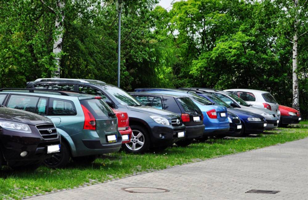 Obyvatelia Vlčiniec spisujú petíciu za riešenie parkovania, zverejnené stratégie sú aplikovateľné