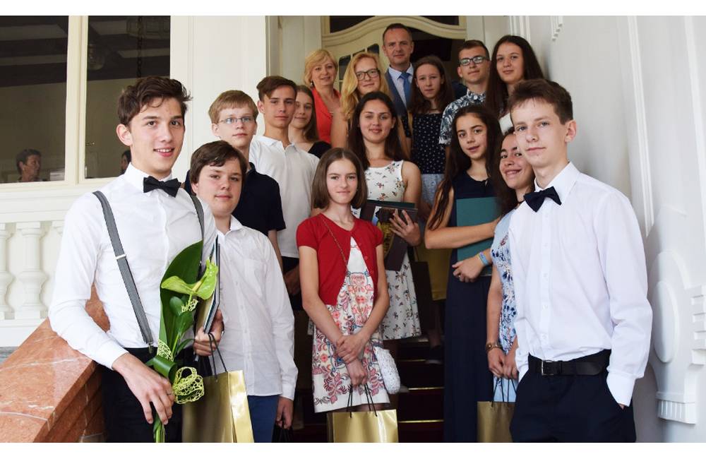 Sedemnásť najlepších žilinských žiakov si prevzalo ocenenia za reprezentáciu mesta Žilina