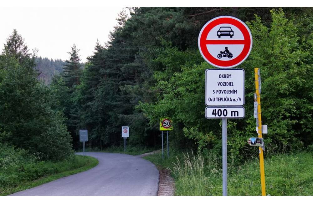 Cesta medzi Tepličkou nad Váhom a Zástraním bude pre autá prístupná len cez úseky pracovných dní